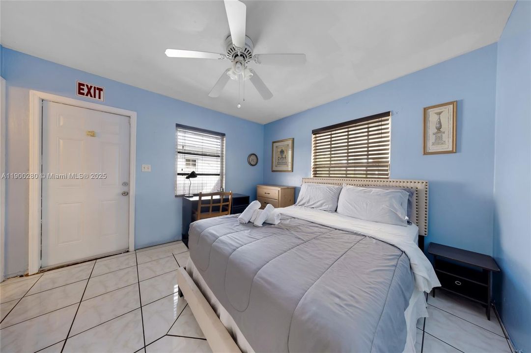 For Rent: $2,700 (3 beds, 1 baths, 1234 Square Feet)