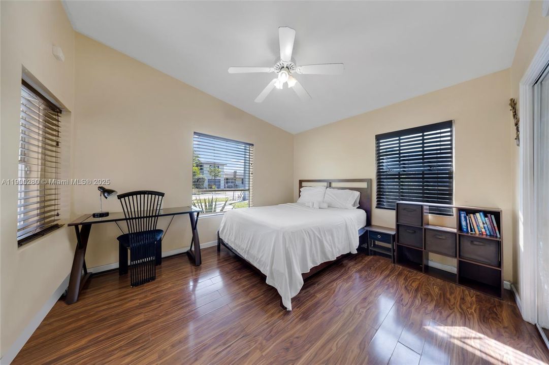 For Rent: $2,700 (3 beds, 1 baths, 1234 Square Feet)