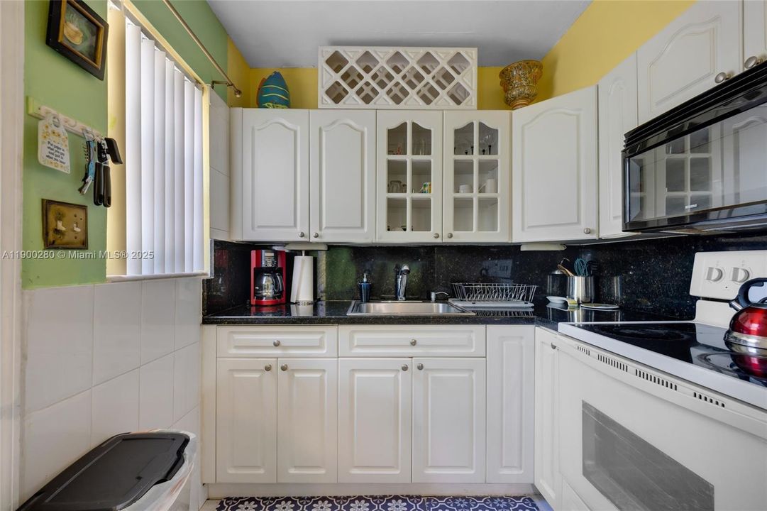 For Rent: $2,700 (3 beds, 1 baths, 1234 Square Feet)