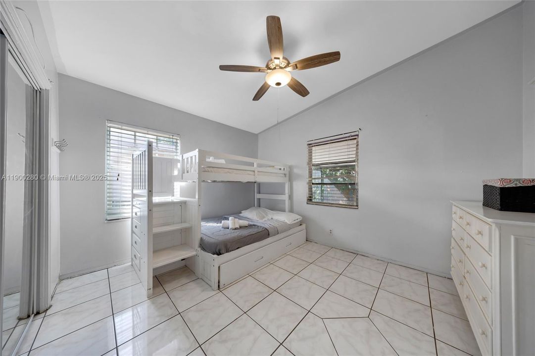 For Rent: $2,700 (3 beds, 1 baths, 1234 Square Feet)