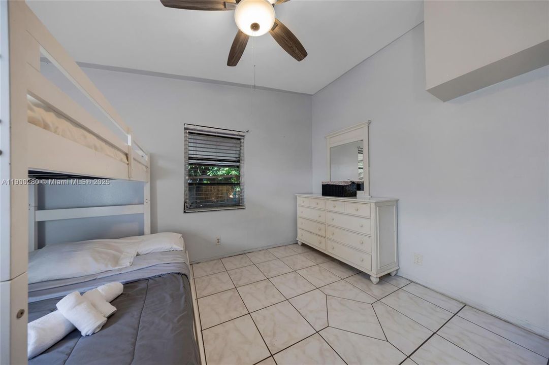 For Rent: $2,700 (3 beds, 1 baths, 1234 Square Feet)