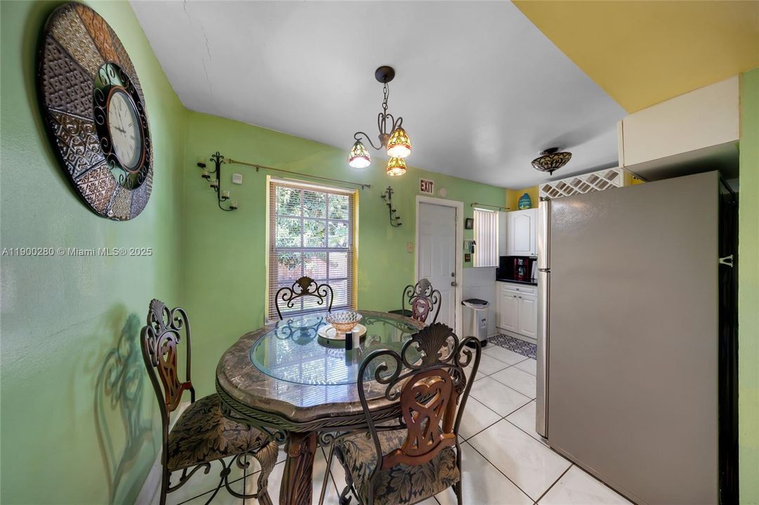 For Rent: $2,700 (3 beds, 1 baths, 1234 Square Feet)