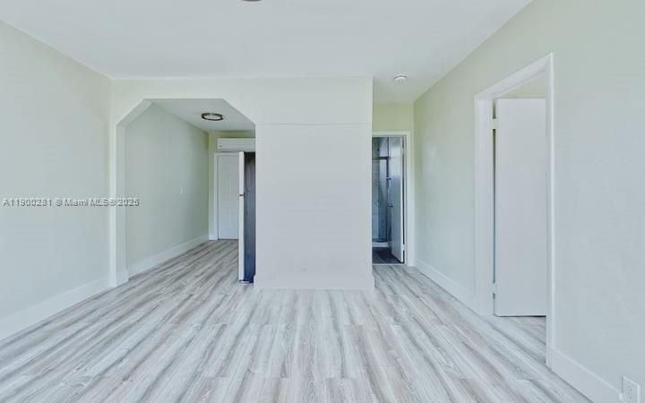 For Rent: $1,650 (1 beds, 1 baths, 1992 Square Feet)