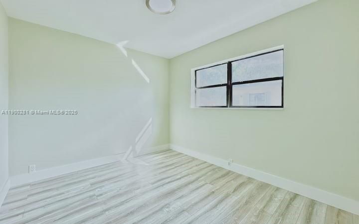 For Rent: $1,650 (1 beds, 1 baths, 1992 Square Feet)