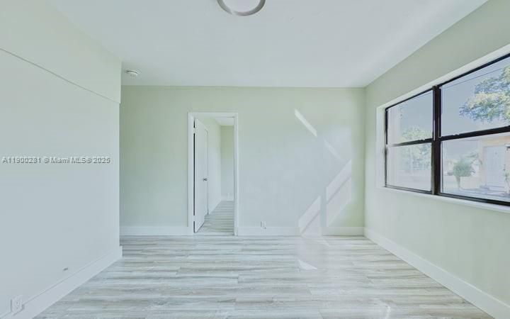 For Rent: $1,650 (1 beds, 1 baths, 1992 Square Feet)