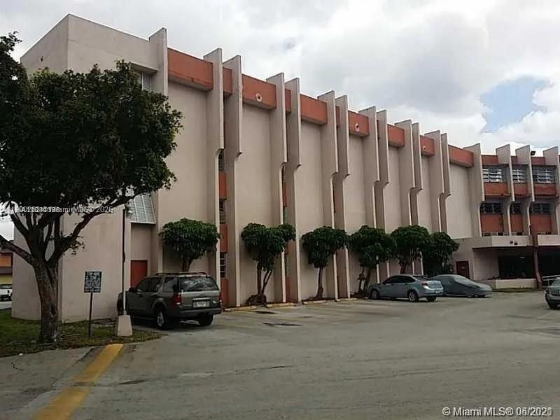 For Rent: $2,200 (2 beds, 2 baths, 914 Square Feet)