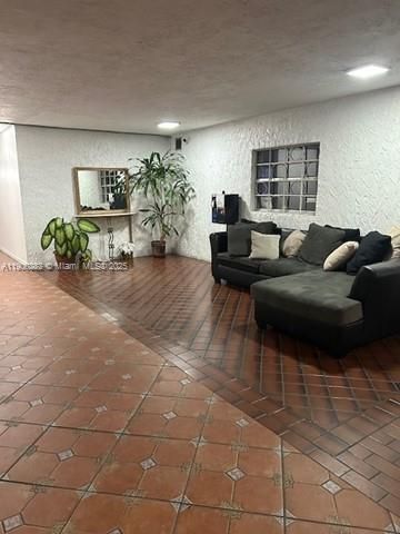 For Rent: $2,200 (2 beds, 2 baths, 914 Square Feet)