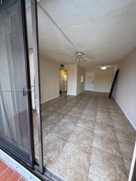 For Rent: $2,200 (2 beds, 2 baths, 914 Square Feet)