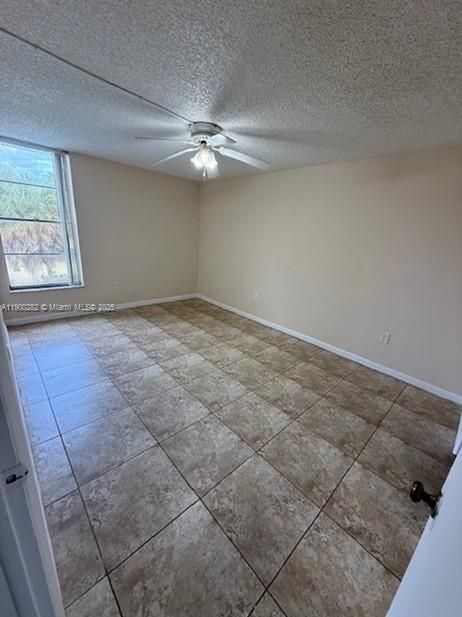 For Rent: $2,200 (2 beds, 2 baths, 914 Square Feet)