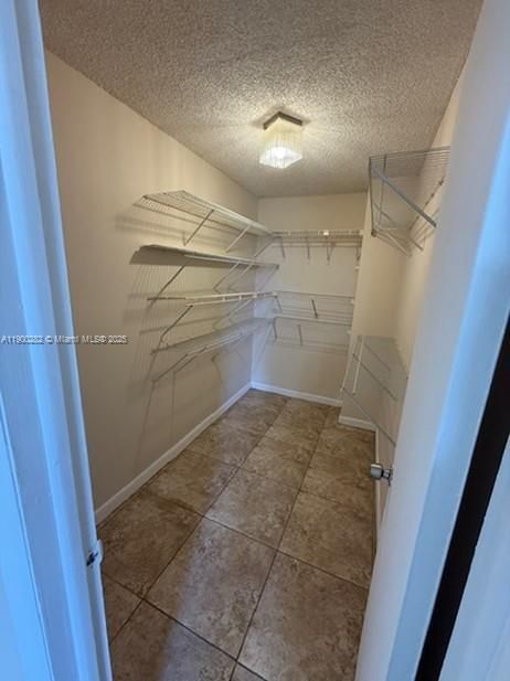 For Rent: $2,200 (2 beds, 2 baths, 914 Square Feet)