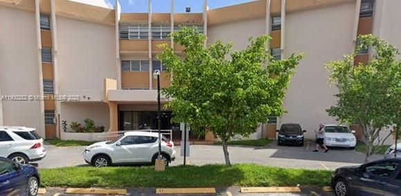 For Rent: $2,200 (2 beds, 2 baths, 914 Square Feet)