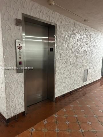 For Rent: $2,200 (2 beds, 2 baths, 914 Square Feet)