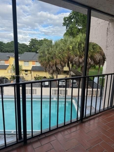 For Rent: $2,200 (2 beds, 2 baths, 914 Square Feet)