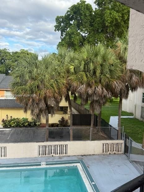 For Rent: $2,200 (2 beds, 2 baths, 914 Square Feet)