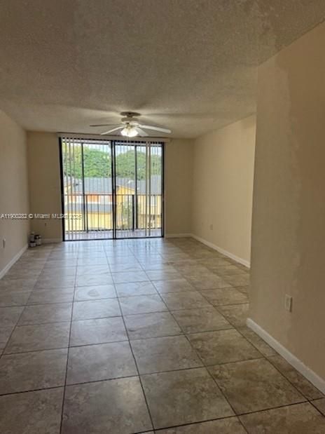 For Rent: $2,200 (2 beds, 2 baths, 914 Square Feet)