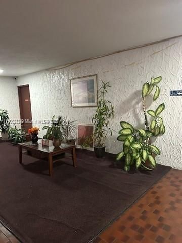 For Rent: $2,200 (2 beds, 2 baths, 914 Square Feet)