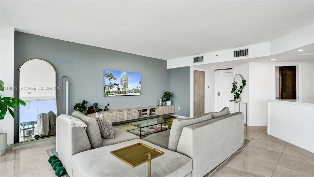 Active With Contract: $1,795,000 (2 beds, 2 baths, 1680 Square Feet)