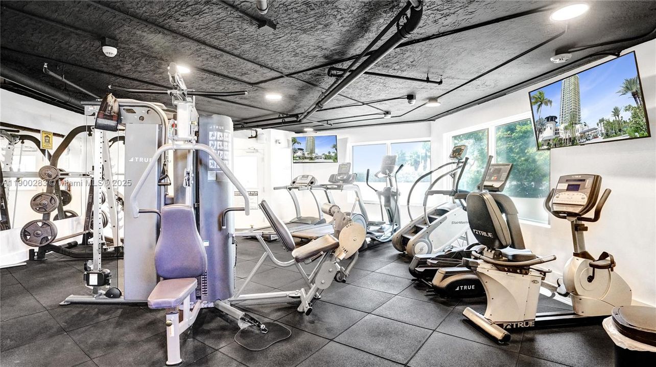 Active With Contract: $1,795,000 (2 beds, 2 baths, 1680 Square Feet)