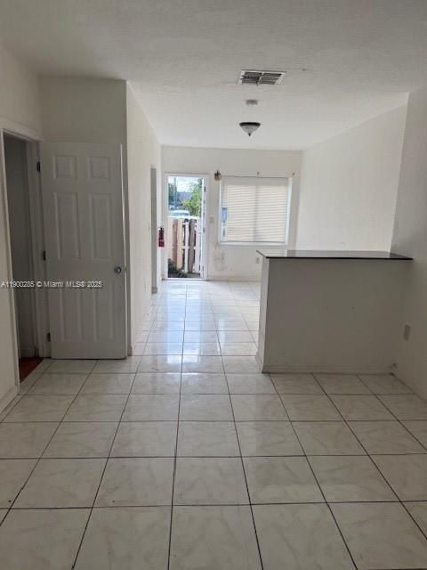 For Rent: $2,100 (3 beds, 2 baths, 1150 Square Feet)
