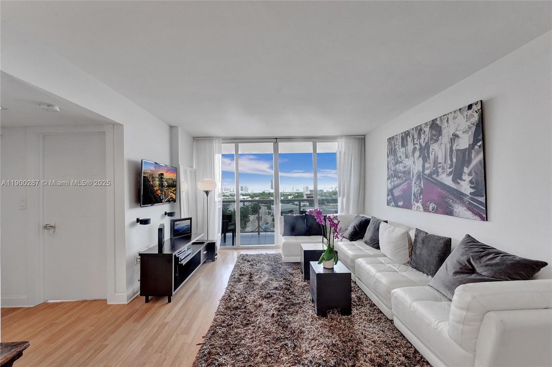 最近租的: $5,500 (2 贝兹, 2 浴室, 1270 平方英尺)