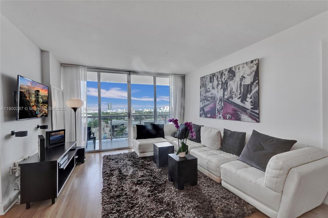 最近租的: $5,500 (2 贝兹, 2 浴室, 1270 平方英尺)