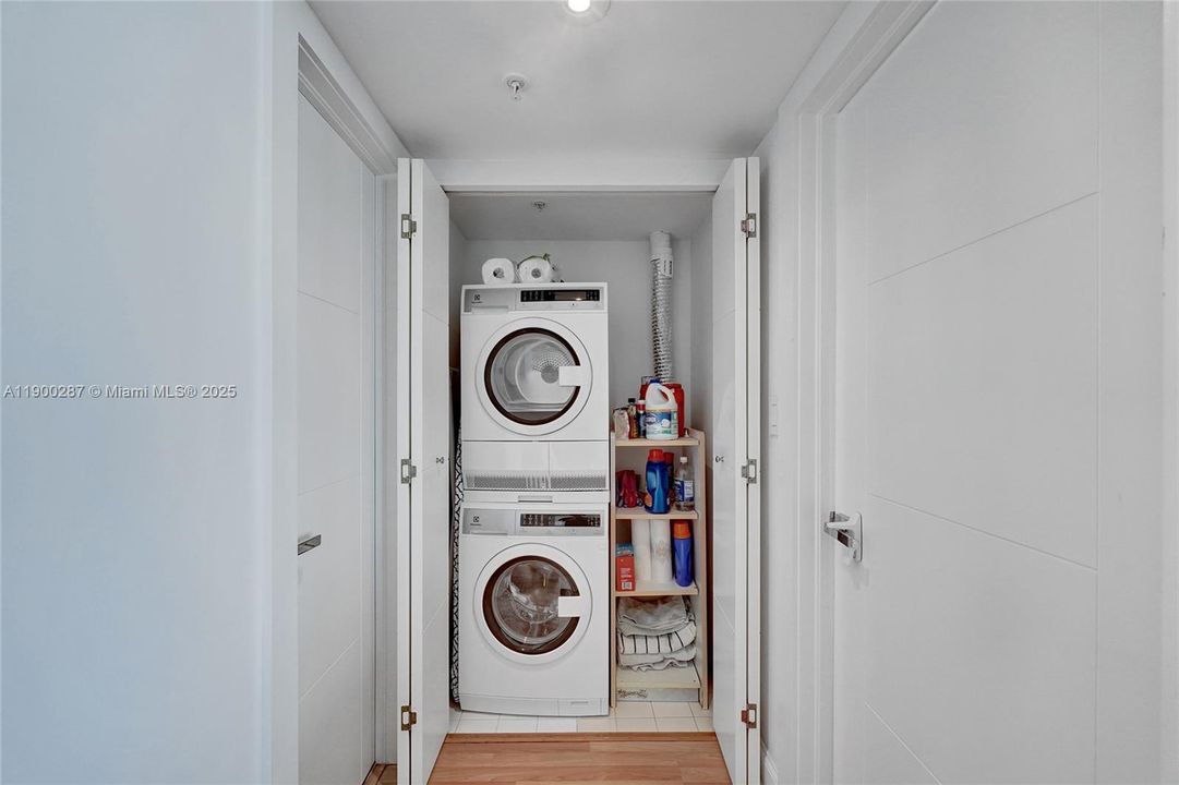 最近租的: $5,500 (2 贝兹, 2 浴室, 1270 平方英尺)