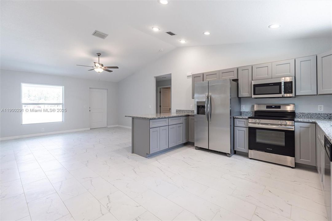 For Rent: $1,950 (3 beds, 2 baths, 1304 Square Feet)