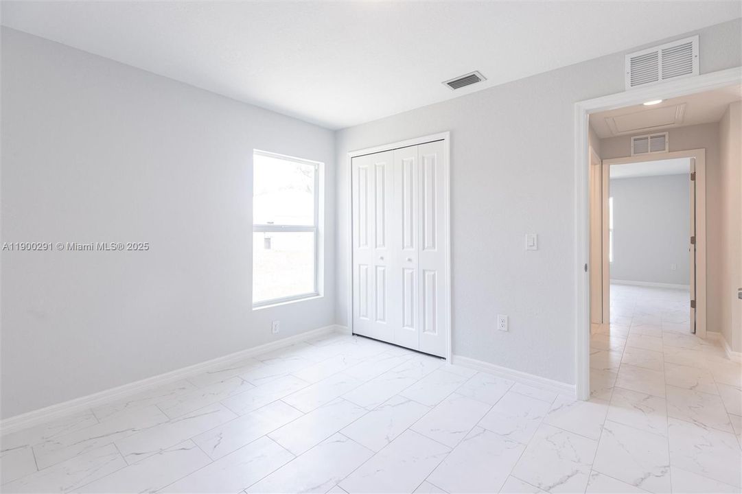 For Rent: $1,950 (3 beds, 2 baths, 1304 Square Feet)