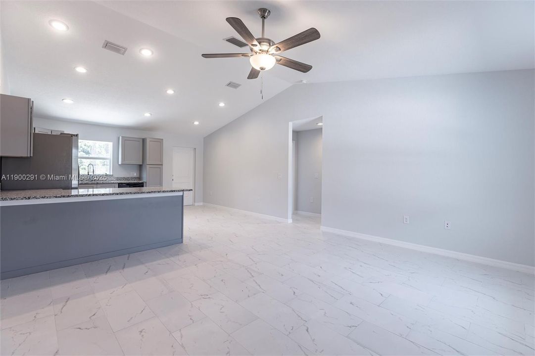 For Rent: $1,950 (3 beds, 2 baths, 1304 Square Feet)