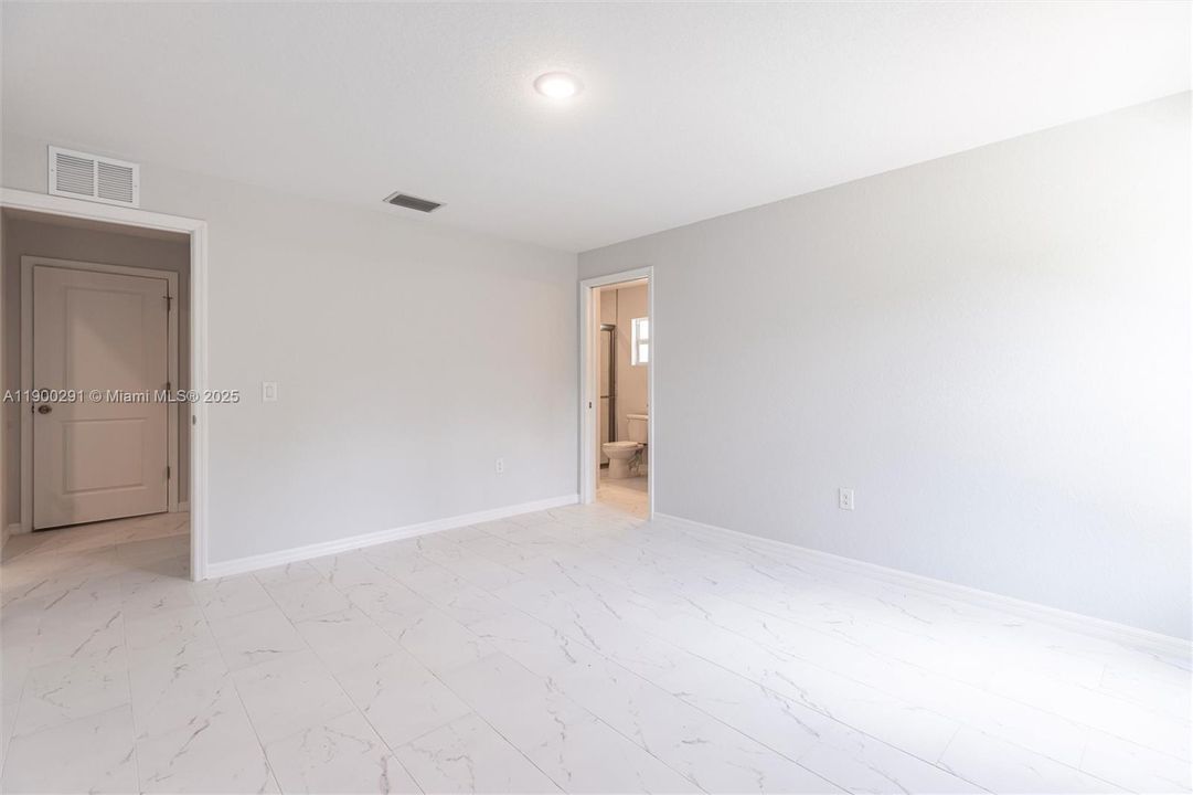 For Rent: $1,950 (3 beds, 2 baths, 1304 Square Feet)