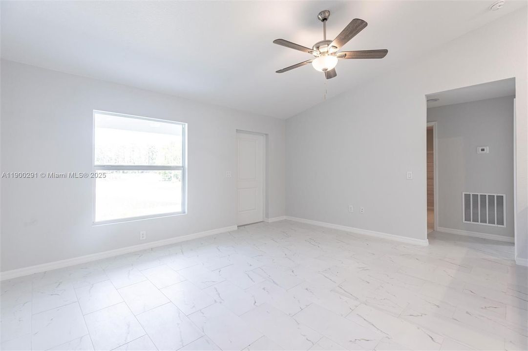 For Rent: $1,950 (3 beds, 2 baths, 1304 Square Feet)