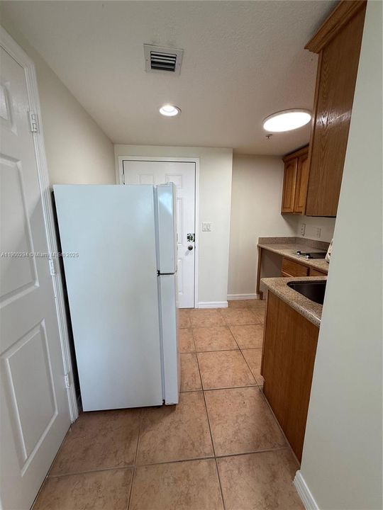 For Rent: $1,800 (0 beds, 1 baths, 400 Square Feet)