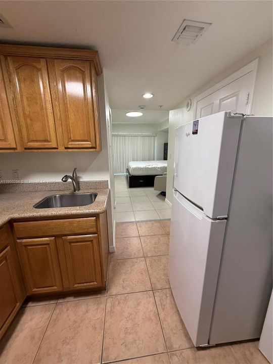 For Rent: $1,800 (0 beds, 1 baths, 400 Square Feet)