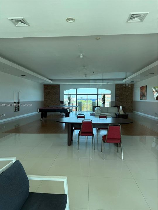 For Rent: $1,800 (0 beds, 1 baths, 400 Square Feet)