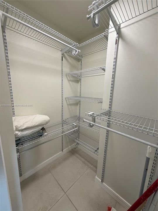 For Rent: $1,800 (0 beds, 1 baths, 400 Square Feet)