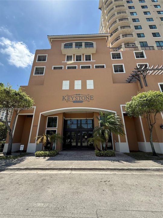 For Rent: $1,800 (0 beds, 1 baths, 400 Square Feet)