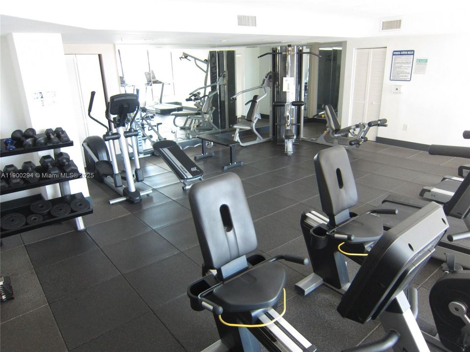 For Rent: $1,800 (0 beds, 1 baths, 400 Square Feet)