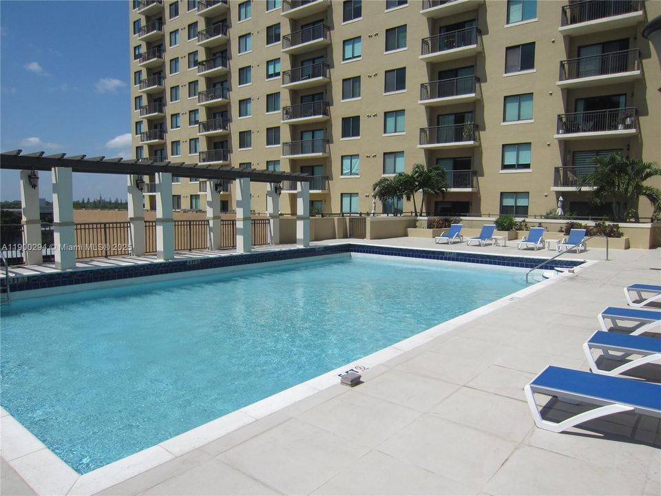 For Rent: $1,800 (0 beds, 1 baths, 400 Square Feet)