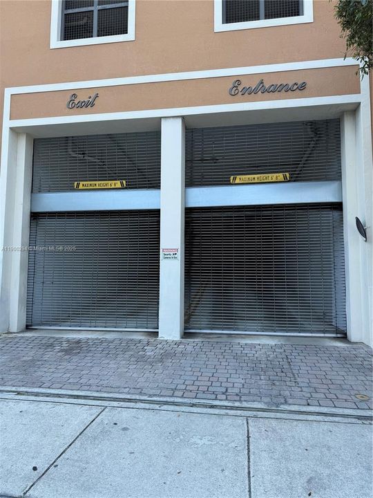 For Rent: $1,800 (0 beds, 1 baths, 400 Square Feet)