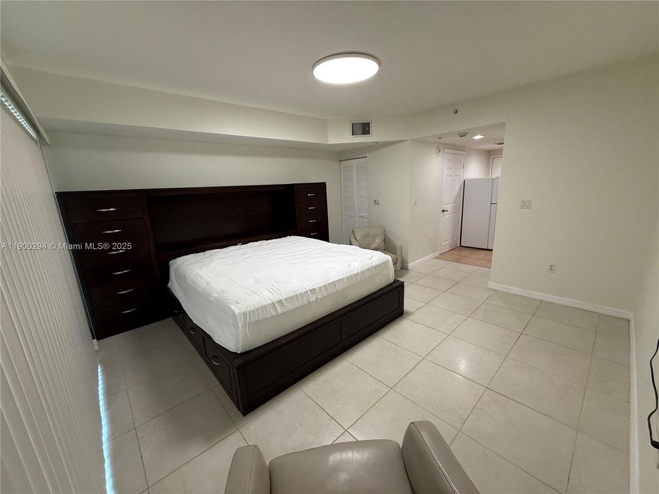 For Rent: $1,800 (0 beds, 1 baths, 400 Square Feet)