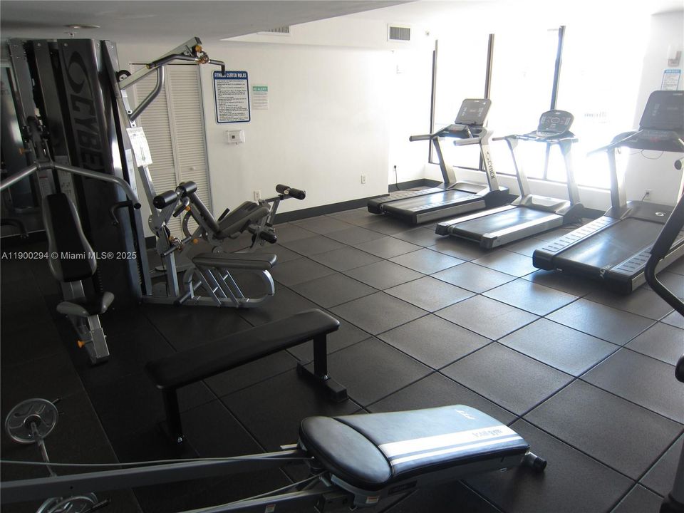 For Rent: $1,800 (0 beds, 1 baths, 400 Square Feet)