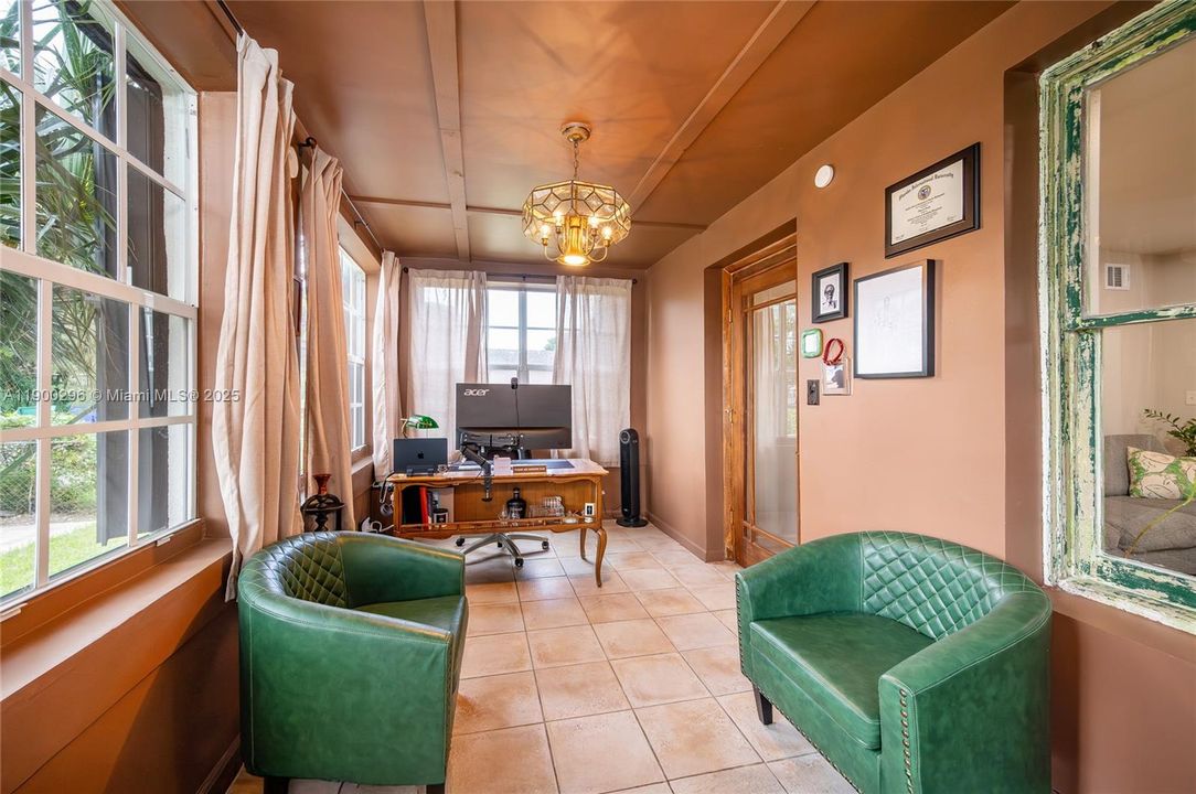 For Sale: $565,000 (2 beds, 2 baths, 1313 Square Feet)
