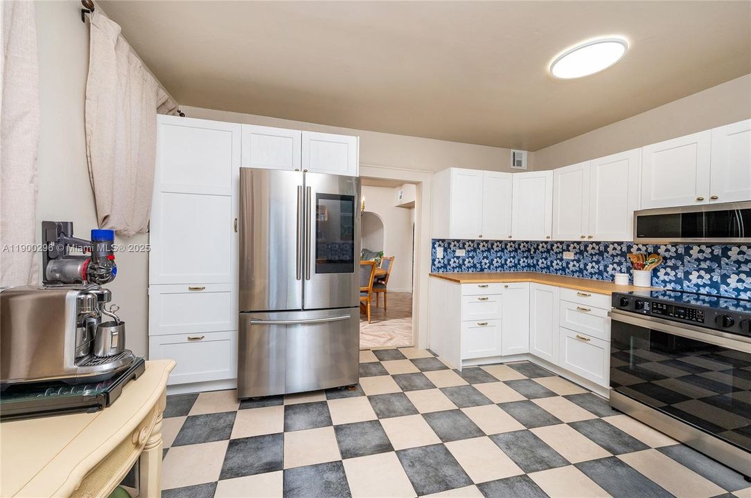 For Sale: $565,000 (2 beds, 2 baths, 1313 Square Feet)
