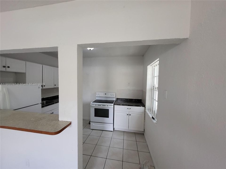 For Rent: $2,250 (2 beds, 1 baths, 1236 Square Feet)