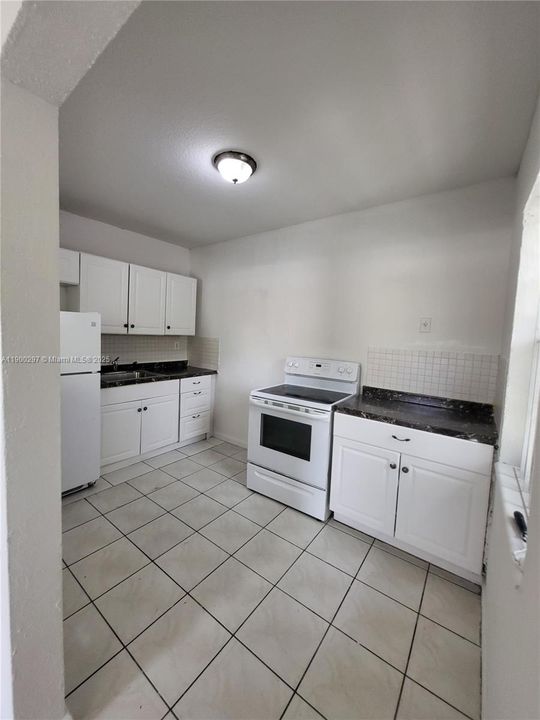 For Rent: $2,250 (2 beds, 1 baths, 1236 Square Feet)