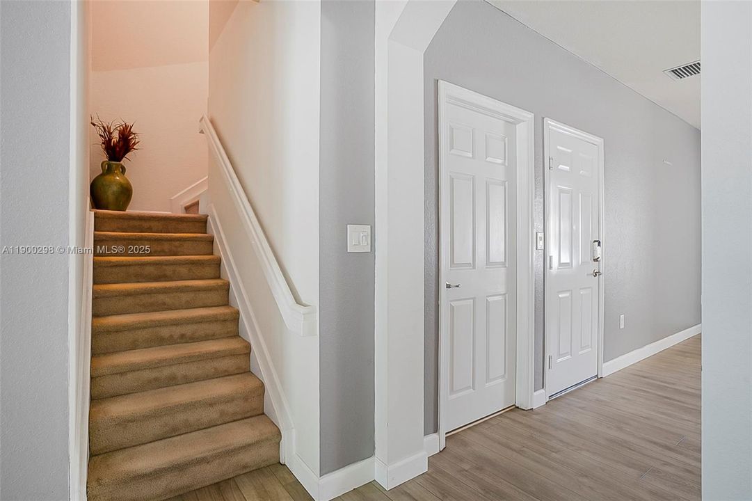 For Sale: $425,000 (3 beds, 2 baths, 1706 Square Feet)