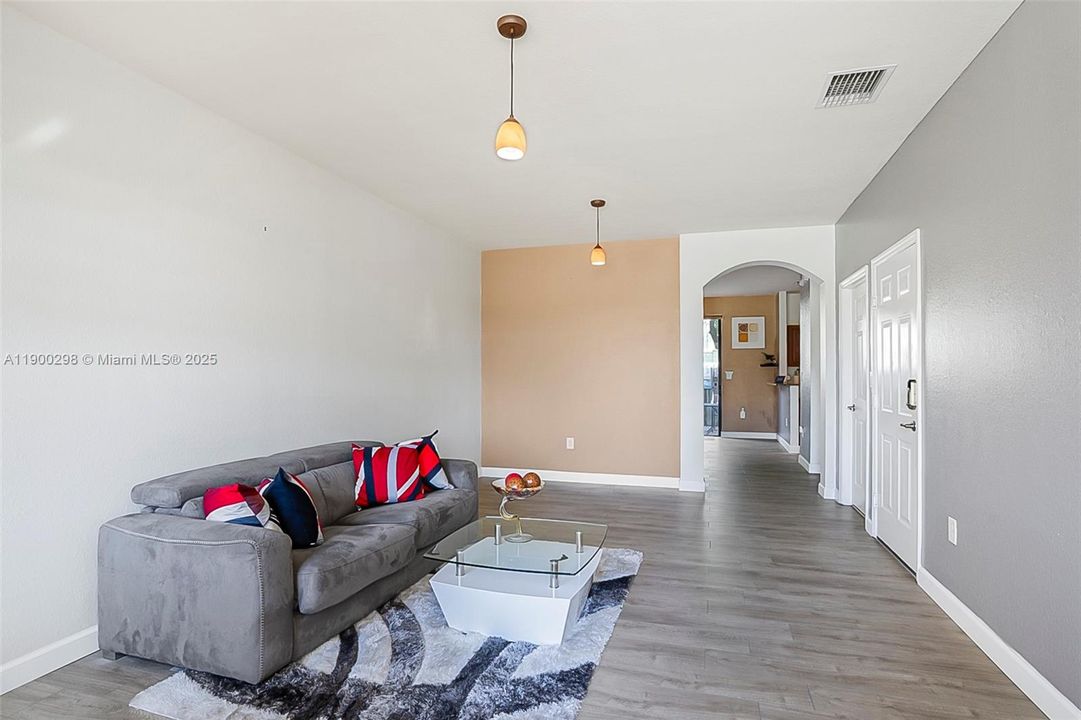 For Sale: $425,000 (3 beds, 2 baths, 1706 Square Feet)
