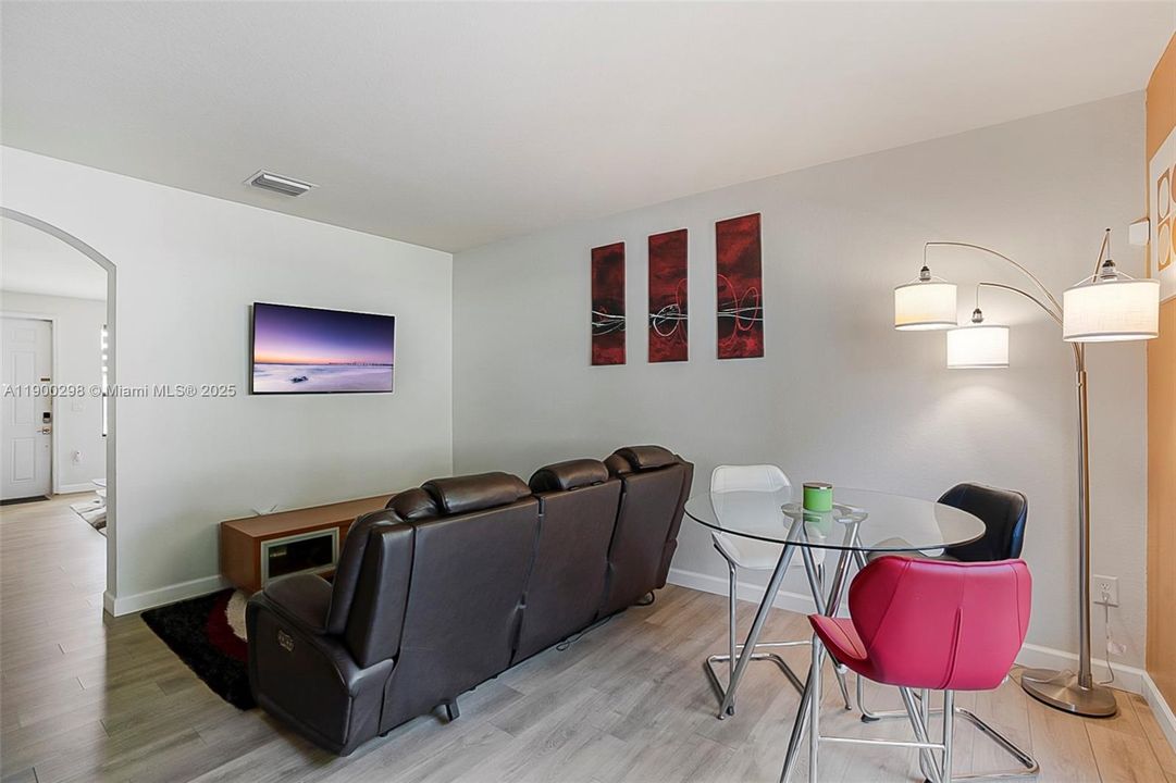 For Sale: $425,000 (3 beds, 2 baths, 1706 Square Feet)