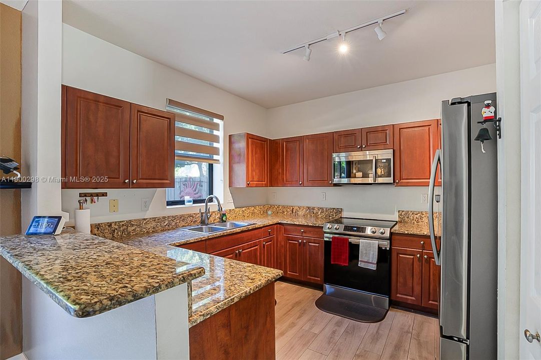 For Sale: $425,000 (3 beds, 2 baths, 1706 Square Feet)