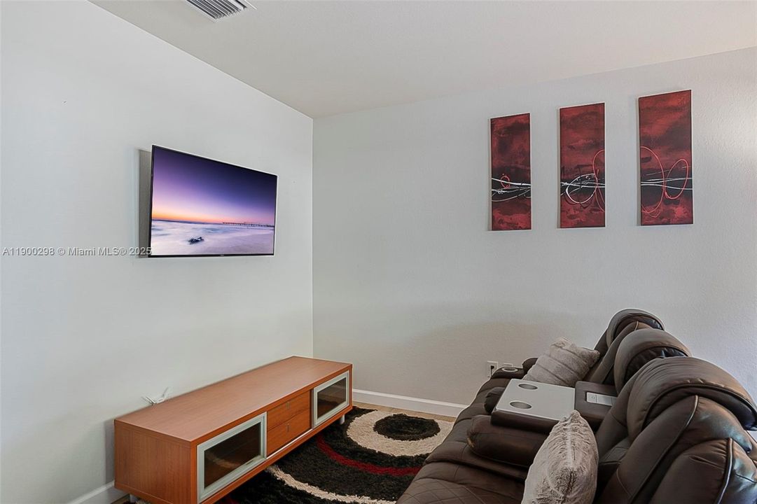 For Sale: $425,000 (3 beds, 2 baths, 1706 Square Feet)